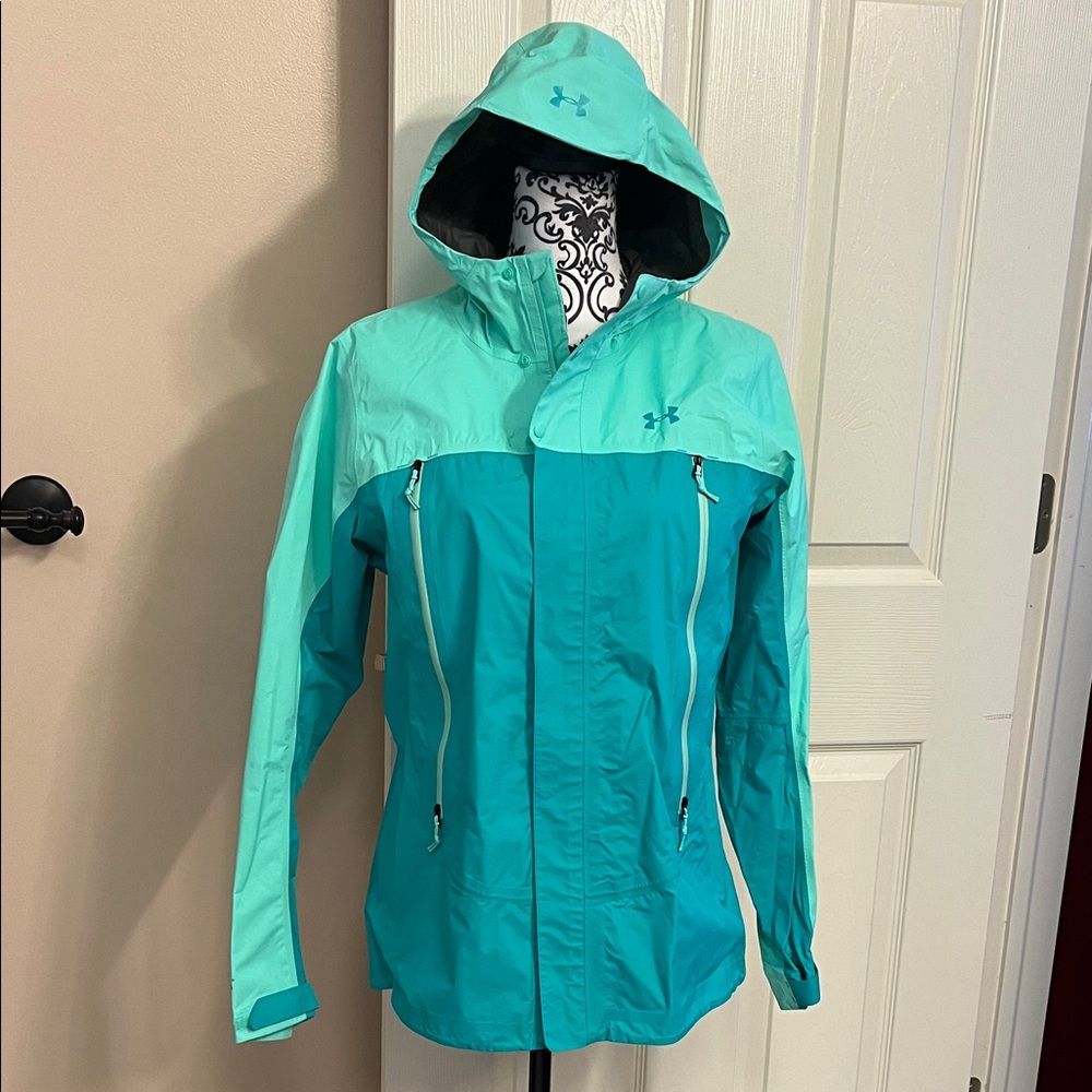 Women’s windbreaker by Under Armour